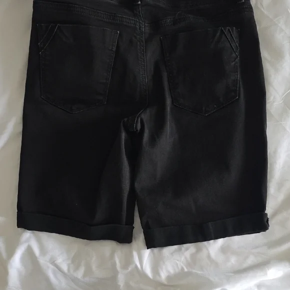 Apt. 9 Black Bermuda Shorts - Picture 4 of 6